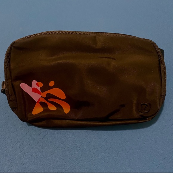 Lululemon PRIDE 1L belt bag - Picture 7 of 9